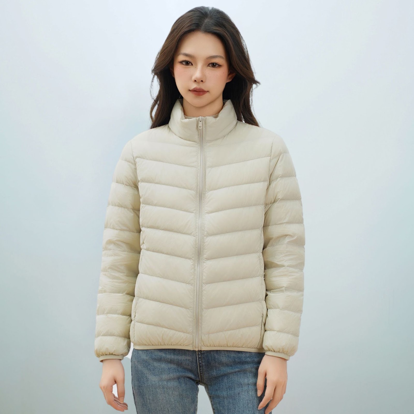 Lightweight women's down jacket with stand-up collar