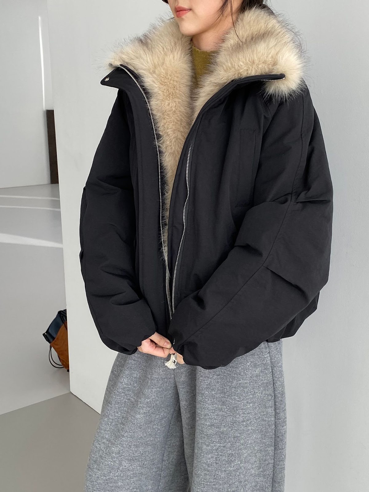 Women's down parka with faux fur collar