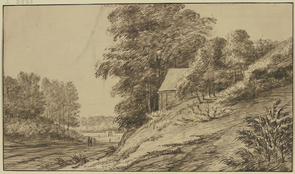 Landstraße durch den Wald rechts unter hohen Bäumen auf einem Abhang eine Hütte