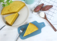 Chỉ vài bước đơn giản đã có ngay ổ bánh khoai lang nướng nước cốt dừa thơm phức nức mũi. Trong những ngày trời se lạnh, nhâm nhi từng miếng bánh mềm ngọt thơm với tách trà nóng thì còn gì bằng. Vậy nên mùa đông này đừng quên vào bếp thực hiện ngay món bánh siêu dễ siêu ngon này nhé.