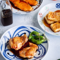 Sốt ướp Teriyaki giúp món ăn đậm đà, ngậy vị và tuyệt đối an toàn với sức khỏe người dùng. Chính vì thế sốt ướp Teriyaki không chỉ nổi tiếng ở Nhật Bản mà còn chinh phục được rất nhiều thực khách trên toàn thế giới. Đây là những món ăn được chế biến từ sốt Teriyaki, hấp dẫn quá đúng không nào!