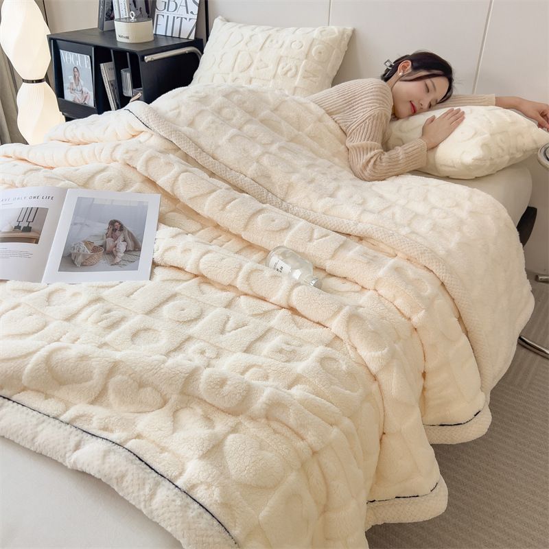 Fluffy throw blanket with heart pattern, double-sided thickened