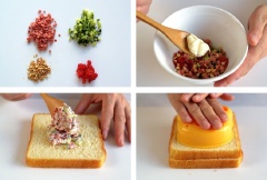 Xúc xích, dưa leo, cà chua bi, hạt điều thái nhỏ. Sau đó trộn đều với nhau, thêm sốt mayonnaise vào. Phết hỗn hợp vừa trộn lên bánh. Sau đó đặt khuôn hình mặt gấu lên bánh.