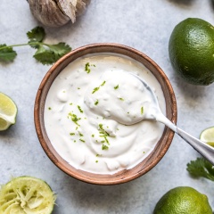Sốt kem chua chanh với hương vị mát lạnh, chua chua, beo béo để trộn salad cực ngon và hấp dẫn nha. Nhanh tay lưu ngay công thức lại và thưởng thức hương vị tuyệt diệu nhé.