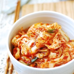 Kim chi đã là món ăn ưa thích của hầu hết mọi người bởi một hương vị chua cay, hấp dẫn đến khó lòng cưỡng lại. Cách làm cũng dễ nên chị em nhanh tay lưu ngay công thức nha.