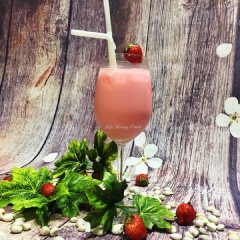 Trang trí cho “ẻm” điệu đà “seo phì” vài tấm hihihihiiii. Thưởng thức sữa chua - yogurt si rô dâu thôi...Wow....thật là mát lạnh nè...