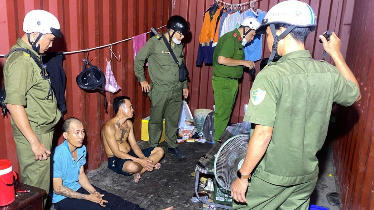 Bắt giữ nhiều nhân viên bảo vệ chung cư dương tính ma túy - Báo Pháp Luật TP.HCM
