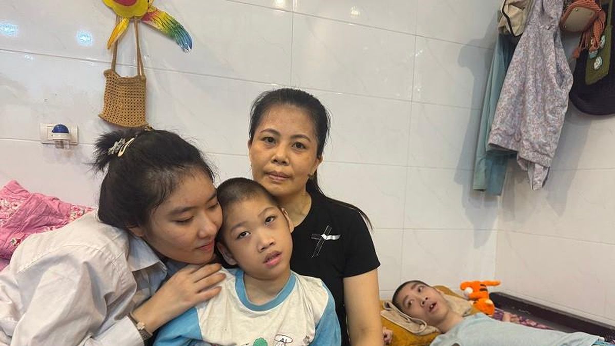 Nỗi khổ cực của gia đình có 3 con đều mắc bệnh về não - Báo VietnamNet