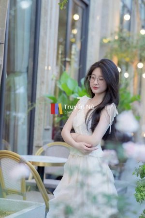 Ngôi Nhà Vàng Giữa Nắng Đỏ