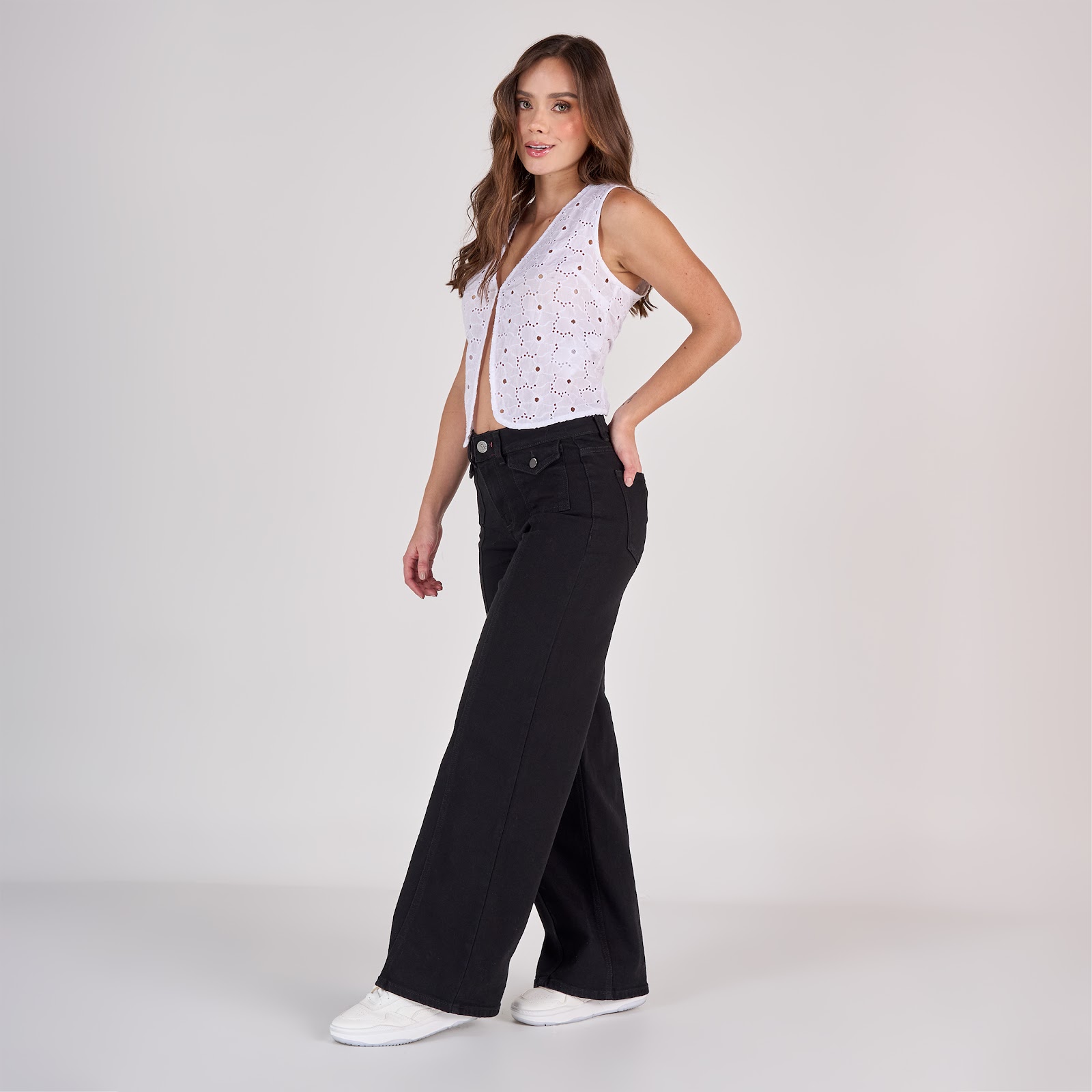 Jean dama wide leg tiro medio licrado, color Negro - Vista 3