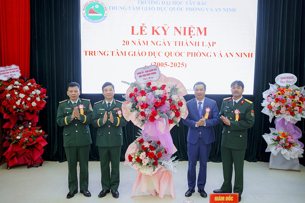 Lễ kỷ niệm 20 năm thành lập Trung tâm giáo dục Quốc phòng và An ninh Trường Đại học Tây Bắc