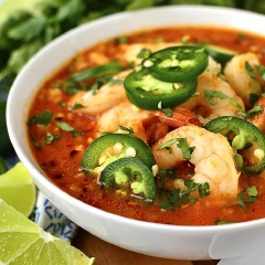 Múc canh ra bát và thưởng thức nóng với cơm trắng hay bún đều ngon. Đây là cách nấu canh có thể tận dụng ngay những nguyên liệu sẵn có để mang đến mùi vị hết sức đặc trưng và không lẫn vào đâu được của món ăn này.