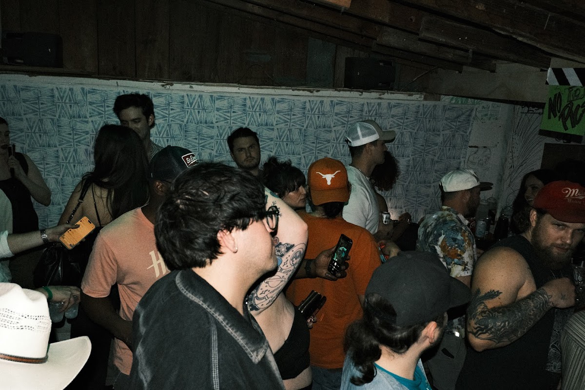 @tlau.photos_thelostandunfounds_2026-03-22_austin_last_night_005