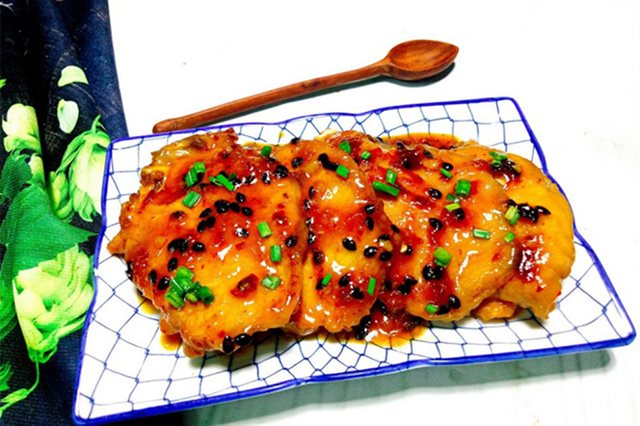 Thịt Cốt Lết Ram Sốt Chanh Dây
