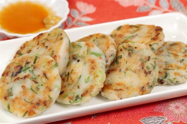 Bánh Củ Cải Tôm Chiên Giòn