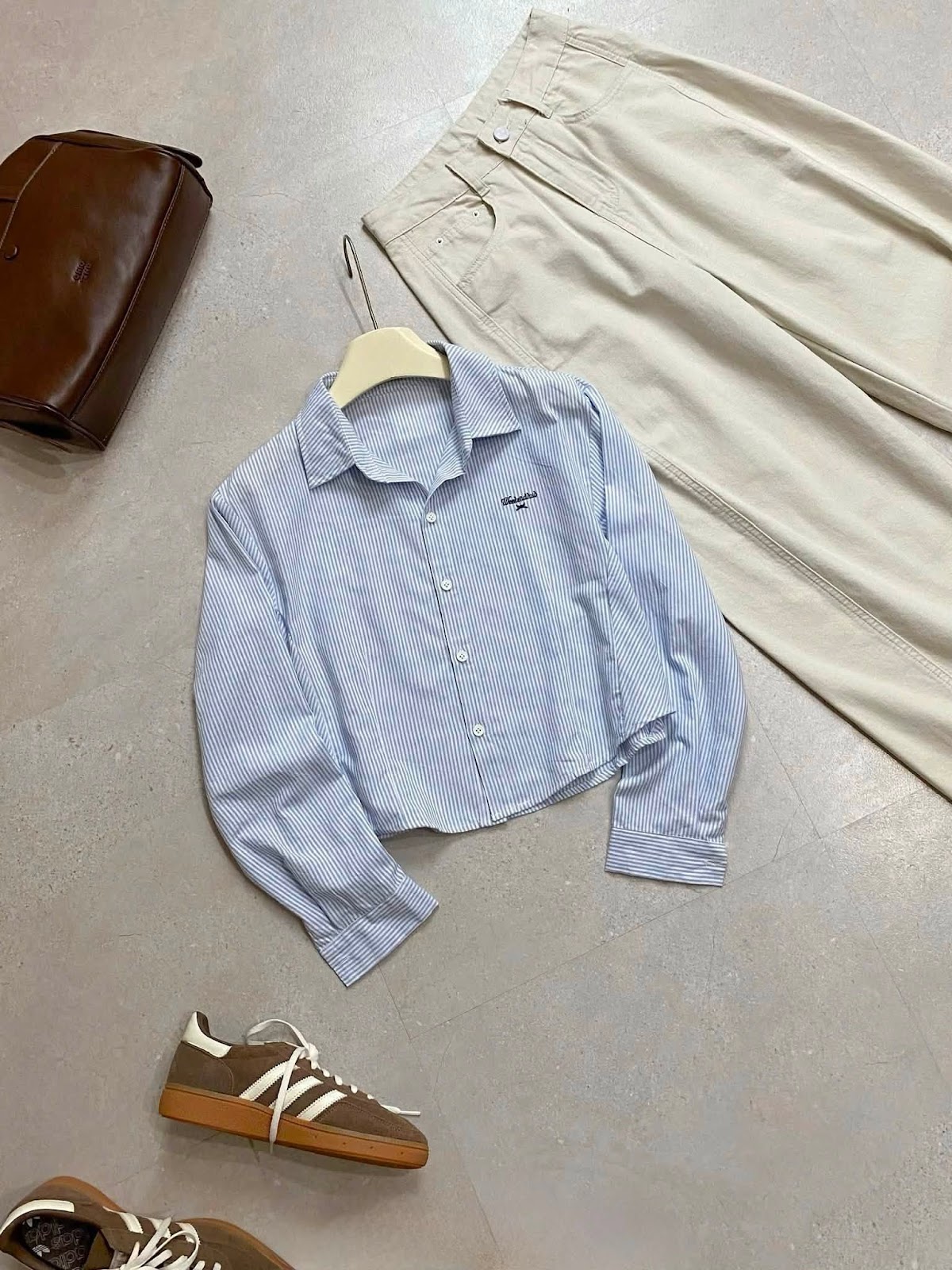 Áo sơ mi croptop dài tay sọc thêu chữ weekendhoub XONXEN SHOP A800 – Image 4