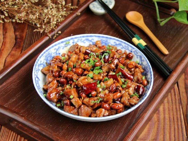 Thịt Heo Chiên Xào Đậu Phộng