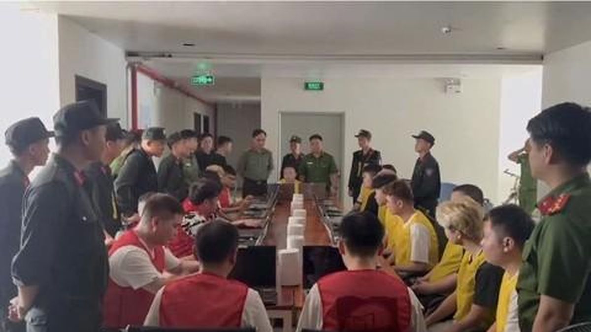 Từ Campuchia qua Việt Nam định lập ổ lừa đảo, 19 đối tượng bị Công an phát hiện và bắt giữ - Công An TP.HCM