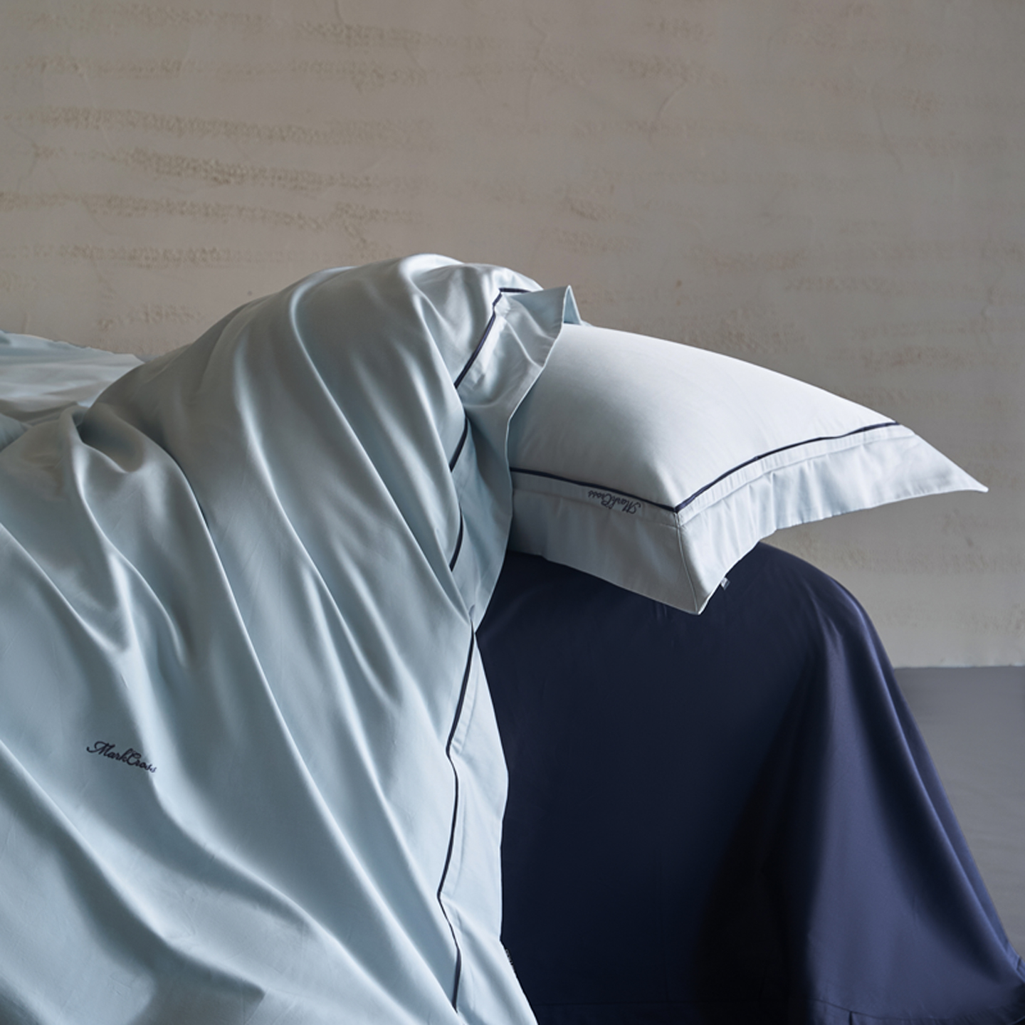 Long-staple cotton bedding set with embroidery