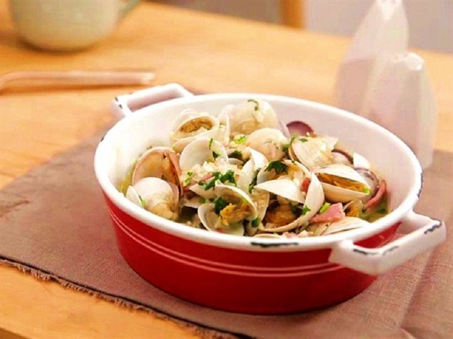 Nghêu Sốt Rượu Vang