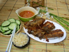 Nước chấm cho món cá trê nướng đã xong rồi. Cùng dọn bàn và thưởng thức thôi nào!