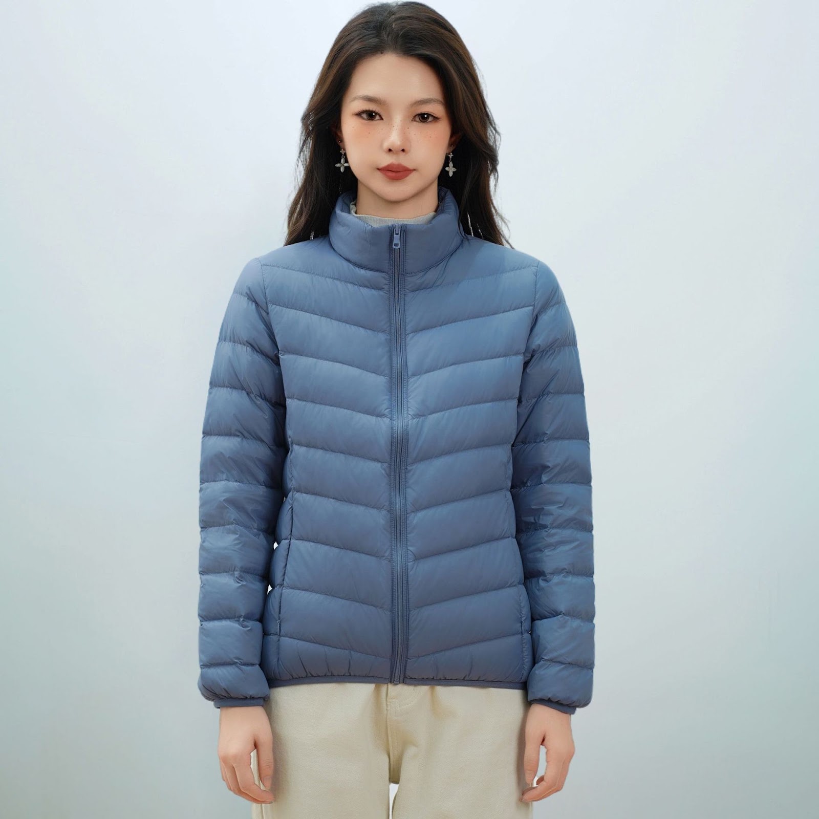 Lightweight women's down jacket with stand-up collar