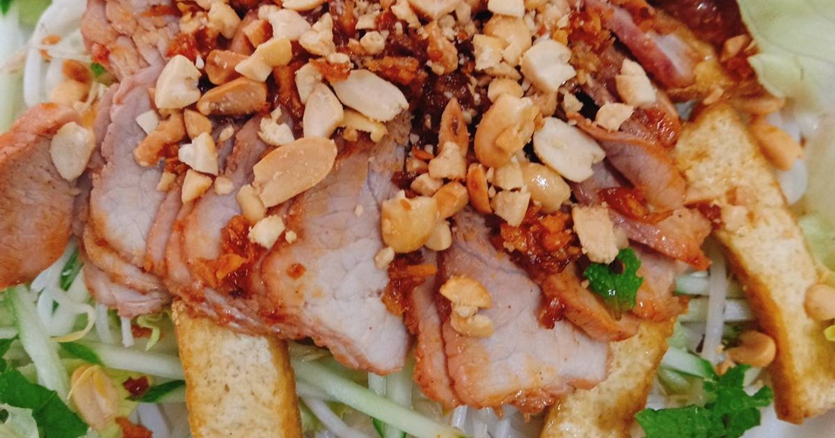 Bún trộn xá xíu