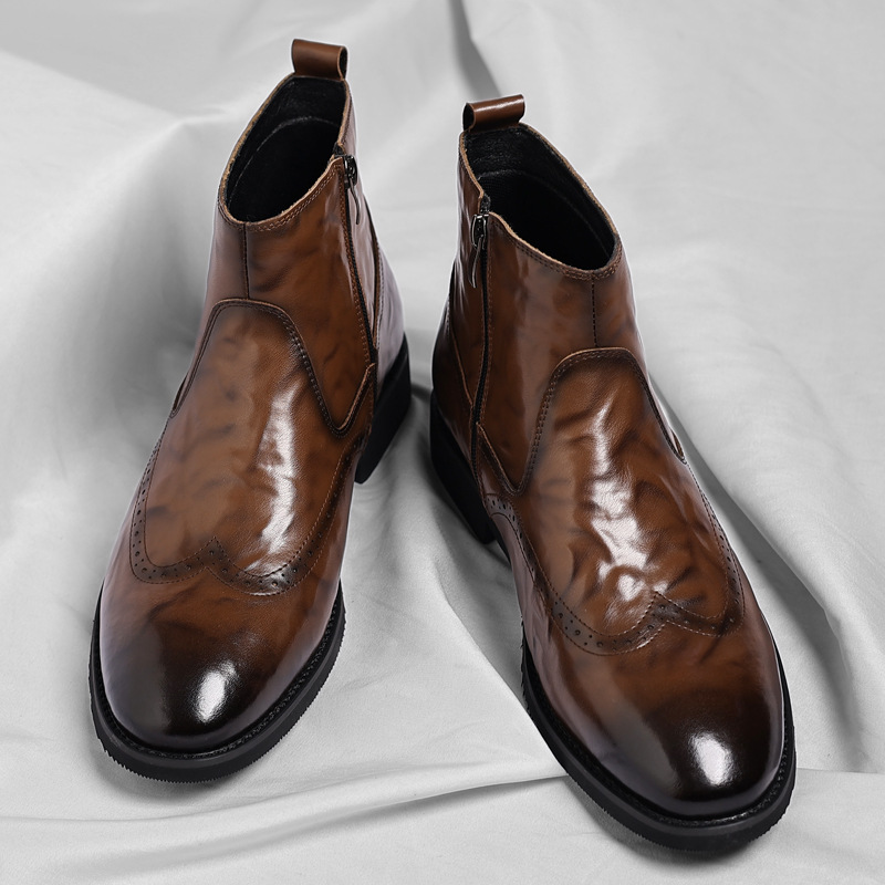 Klassische Chelsea-Stiefel mit Brogue-Details
