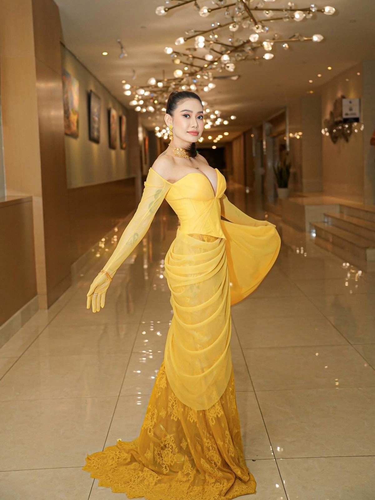 သင်ဇာဝင့်ကျော် - Thinzar Wint Kyaw - Sexy Model and Actress