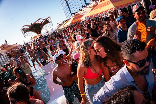Phantoms - Pool Party photo 43