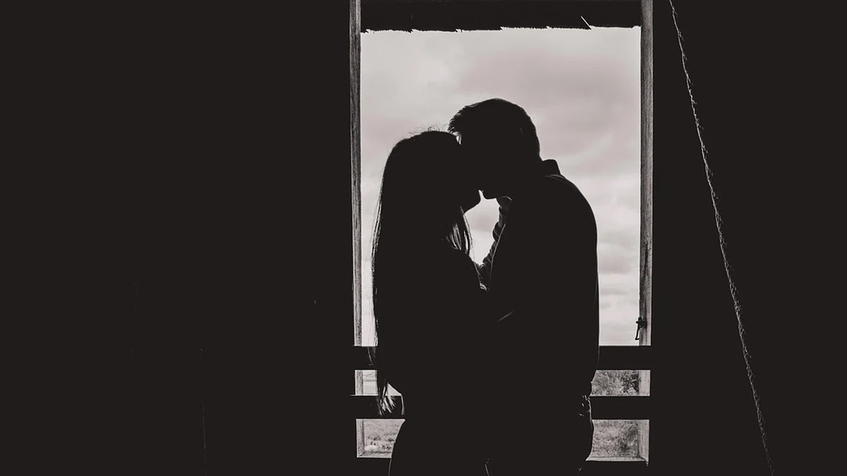 멜로 드라마와 로맨스 웹툰의 감정 전달 구조 분석