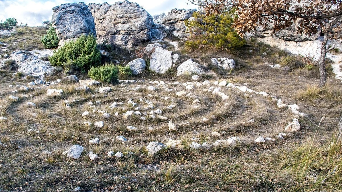 종교 의식과 제도의 인류학적 구조와 기원 탐구
