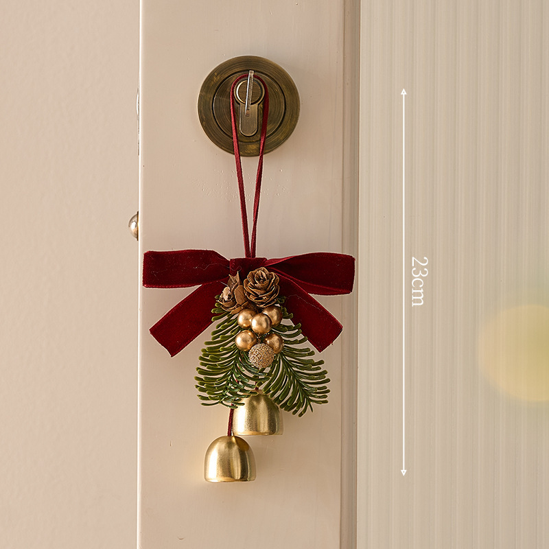 Weihnachtlicher Glocken-Anhänger mit Kranz