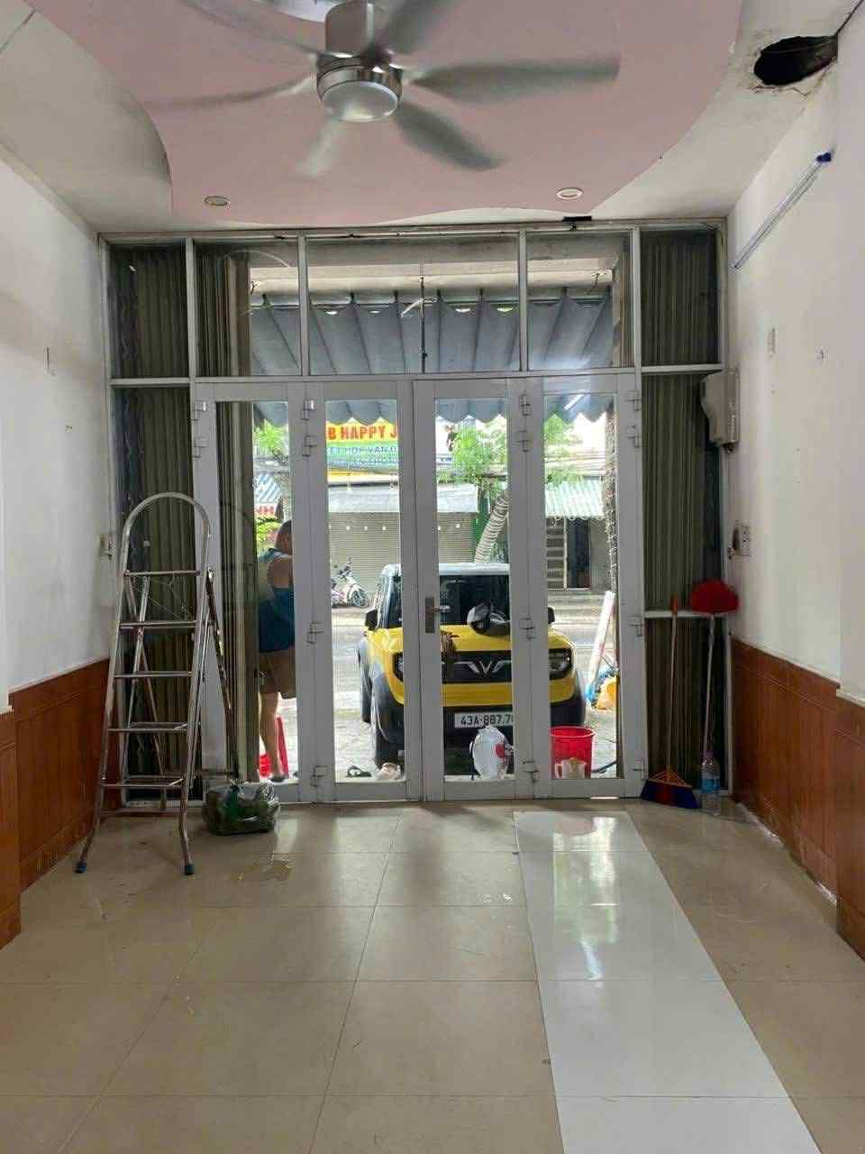 Cho thuê nhà nguyên căn 2 tầng - Mặt tiền đường Lê Trọng Tấn 3