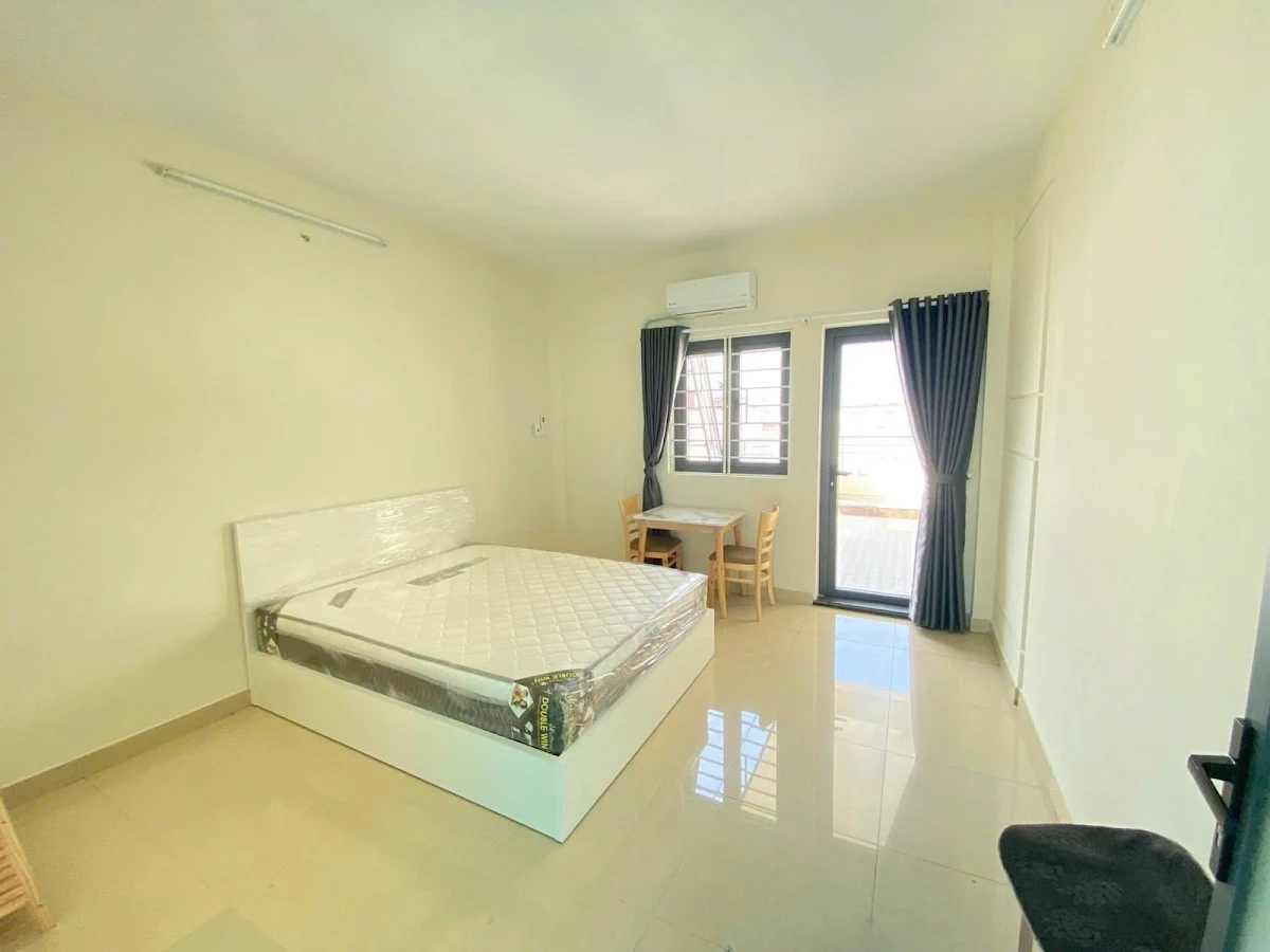 Bán nhà mặt tiền 4x19m, 5 Tầng, 29D Dương Văn Dương, Quận Tân Phú – ảnh sân trước