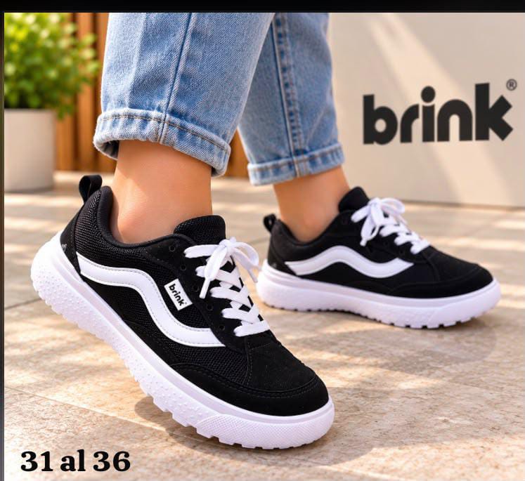 Zapatilla deportiva con cordones y franja lateral