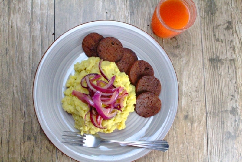 Mangú con salami