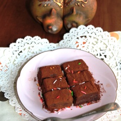 Nama chocolate ngon thơm có thể bảo quản trong tủ lạnh dùng dần trong thời gian dài hoặc bạn có thể đóng hộp xinh xắn dùng tặng bạn bè hay những người quan tâm để bày tỏ tình cảm nhé!