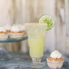 Pha chế siêu dễ mà lại còn ngon. Vừa uống chúng mình vừa thưởng thức món cupcake nữa thì ngon không gì bằng.