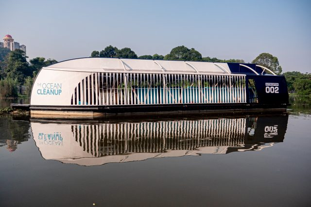 Interceptor™ 002 collecting floating waste in Klang River, Malaysia. Plastic ocean, Great Pacific Garbage, plastic marine debris, micro plastic, nano plastic, plastic waste, waste management. CarbonEthics Indonesia