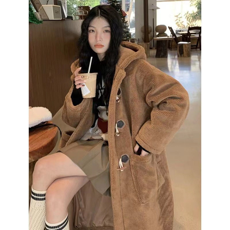 Mid-length women's winter coat with toggle buttons