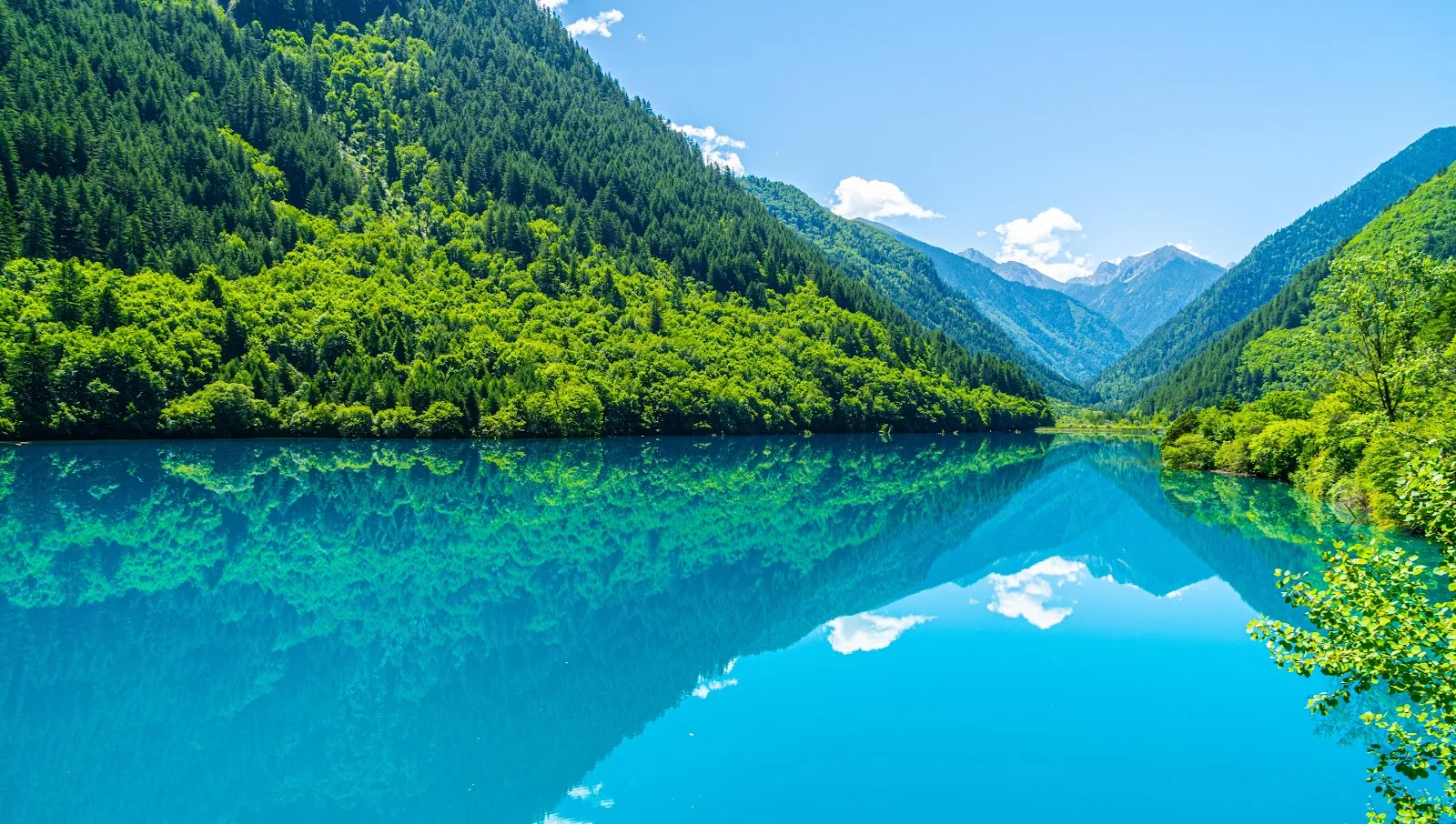 Turquoise Mountain Lake Reflection - Landscape Photography 5K Wallpaper (6000x3397)