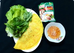 Món bánh xèo chay này làm hơi cực chút nhưng nhà làm thì ăn nó mới đã hiii. Cuốn bánh xèo chay với rau chấm nước mắm thì ngon không thua gì bánh xèo mặn đâu nhé.