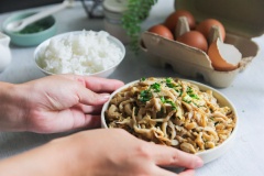 Thế là đã xong món ăn rồi đó, rất đơn giản đúng không nào, chẳng cần nguyên liệu phức tạp và những dụng cụ nấu nướng rườm rà gì cả. Thưởng thức thôi. Ngon hơn khi dùng nóng nhé.