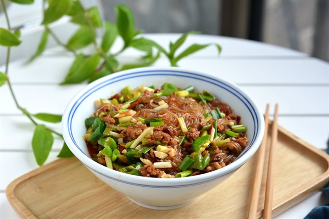 Miến Xào Thịt Băm Cay Ngon