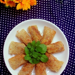 Lấy chả giò ra đĩa và cắt thành miếng vừa ăn là xong. Với món chả giò rế khoai môn này hẳn sẽ làm mới lạ cho bữa ăn gia đình bạn đó.