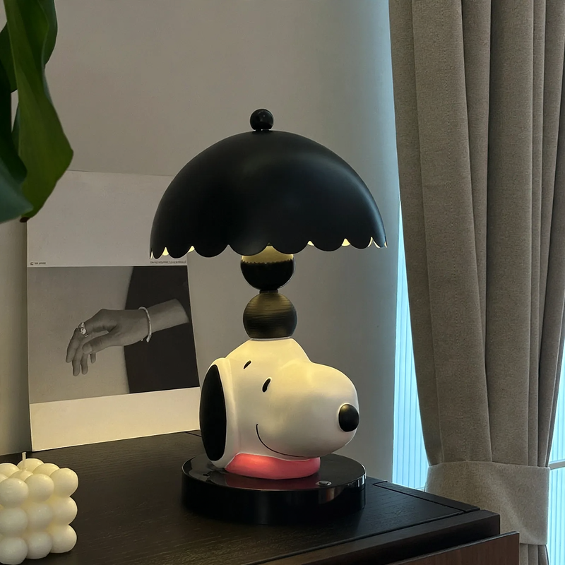 Snoopy table lamp with creative design