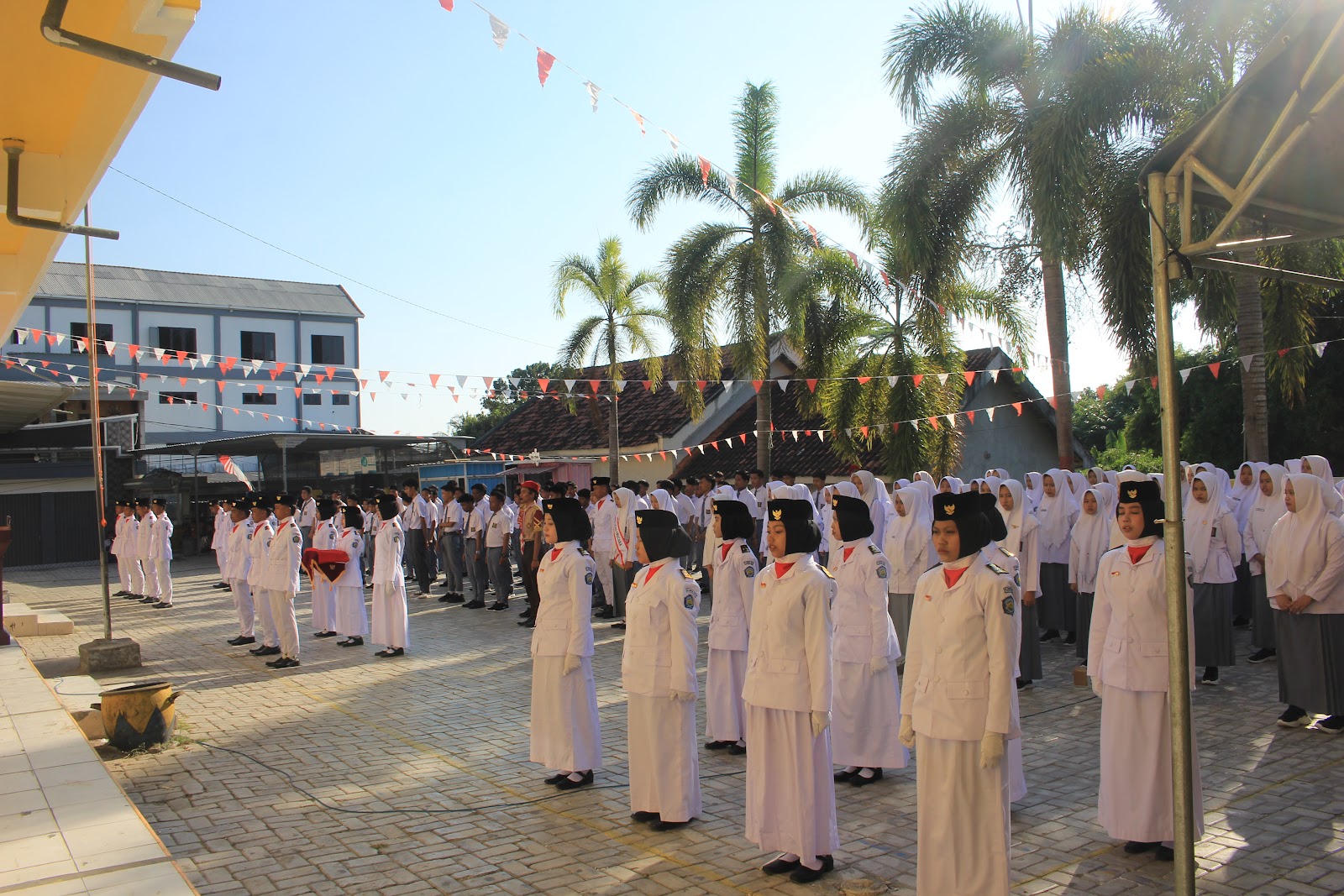 Upacara HUT Kemerdekaan RI ke-81 MA Mambaul Ulum 2 Ponjanan Timur