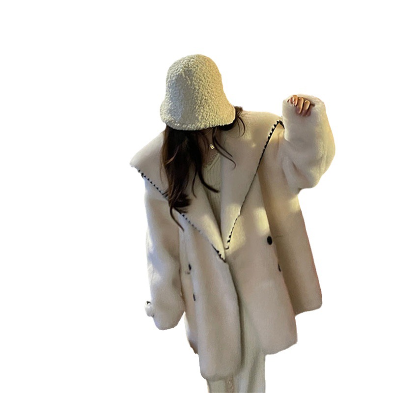 Women's sheepskin coat with sailor collar