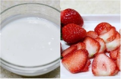 Khoai lang rửa sạch, đem luộc chín mềm rồi lột bỏ vỏ cho vào tô nghiền nhuyễn mịn cùng phô mai và bơ khi còn nóng để chúng thấm đều vào khoai. Tiếp đó cho sữa chua, nước cốt chanh, mật ong vào tô khuấy đều. Dâu tây rửa sạch, bỏ cuống, thái lát mỏng.